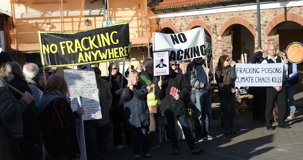 2016 04 18 Driffield TC meets Cuadrilla in private protest_